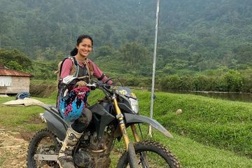 Artis Prisia Nasution Punya Hobi Baru, Naik Motor Trail Sambil ...