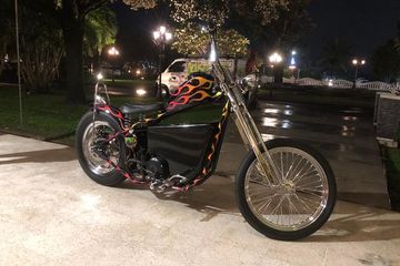 Motor listrik custom berkonsep chopper yang menjadi Lucky Draw Kustomfest 2022!