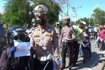 Polisi bagikan voucher BBM saat Operasi Zebra 2022 di Kupang, ini syaratnya.