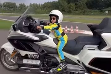 Video Bocil Umur Tiga Tahun Jago Naik Motor Yamaha TMAX Sampai ...