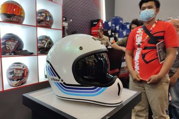 NJS Freedom hadir di IMOS 2022, helm cakil yang kalcer ini dijual mulai Rp 650 ribuan.