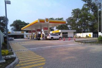 Foto ilustrasi SPBU Shell. Harga BBM Shell ada yang naik dan turun per Mei 2023.