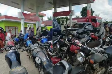 Video Antrian Belasan Suzuki Thunder Antri Pertalite di SPBU ...