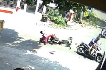 Tiga Anak SD Sewa Sepeda Listrik Berujung Ditabrak Motor di ...