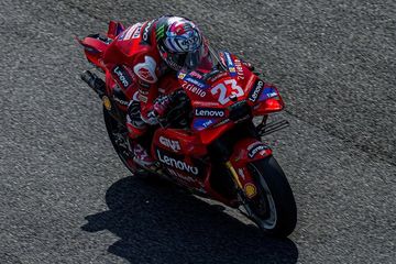 Pembalap Ducati Lenovo Team, Enea Bastianini pecah rekor waktu tercepat di tes MotoGP Sepang.