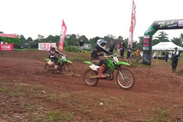 Latihan motocross di Sirkuit Kawasaki Get Out &amp; Play di Cileungsi, Kabupaten Bogor, Jawa Barat, Sabtu (2/3/2024).