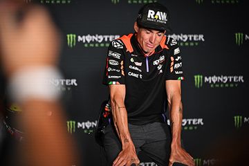 Aleix Espargaro umukan dirinya pensiun di akhir MotoGP 2024 terungkap ada 1 status yang tidak bakal hilang dari dirinya