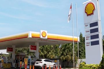 Foto ilustrasi SPBU Shell. Harga bensin dengan logo kerang kuning itu ada yang naik dan turun per 1 Februari 2025.
