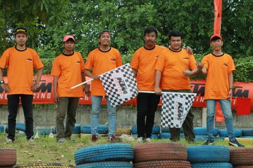Momen selingkuh komunitas Nouvo berbaju KTM hehee..