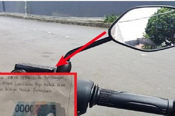 Ilustrasi perusak kaca spion di parkiran.