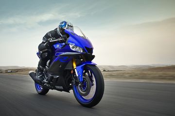 Yamaha R25 terbaru punya bagian depan sporty