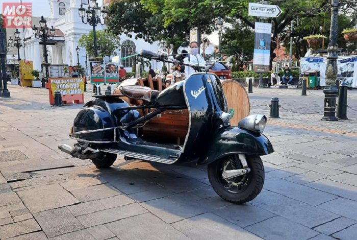 Modifikasi Vespa Klasik Pakai Sespan Cocok Buat Foto Foto Di Kota Lama Semarang Motorplus