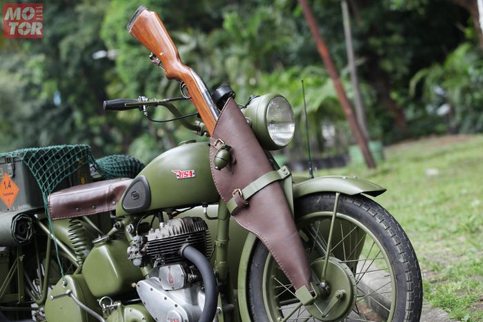 Siap Tempur BSA M20 Dimodifikasi Jadi Motor Perang 