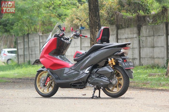 Honda PCX 150 full karbon dengan jok model Vultus