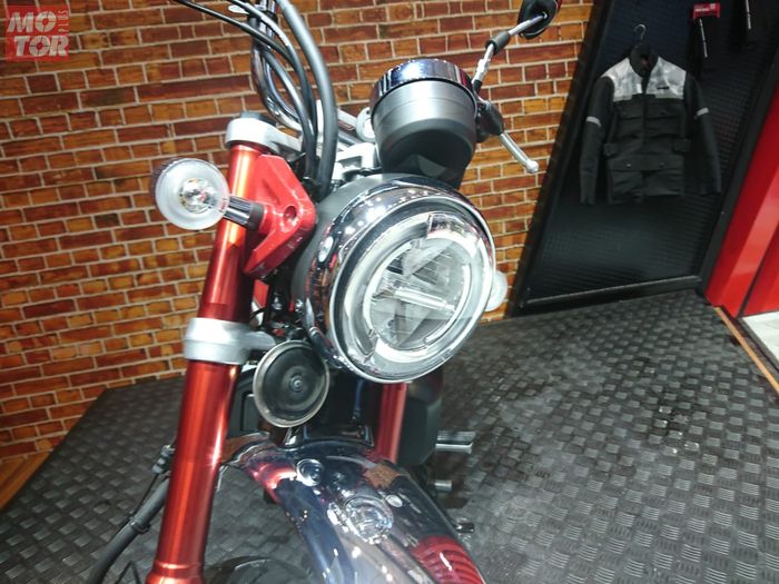 Neo klasik tampilan lampu depan desain lawas dengan mengusung teknologi lampu terkini (LED)