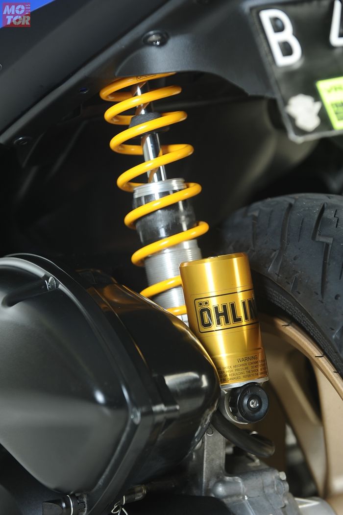 Sokbreker dan Pelek Kompak Berwarna Emas, Yamaha NMAX