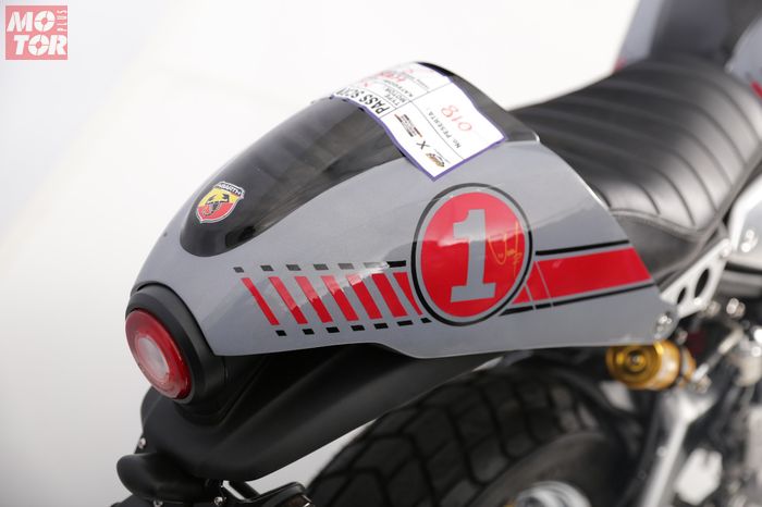 Buntut tawon model single seat di Yamaha XSR 155 Juara Heritage Built Pontianak