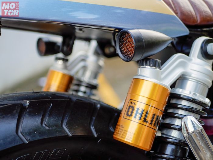 Sein bersanding dengan sokbreker Ohlins, manis mengisi bagian belakang Kawasaki Ninja 250R cafe racer