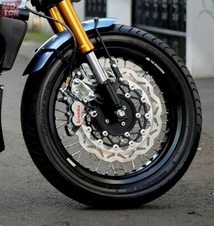 Kaliper Brembo dipadukan cakram lebar untuk meredam laju bertenaga mesin Kawasaki Ninja 250R