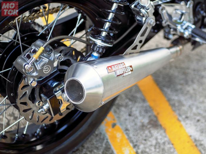 Muffler stainless steel dari Katros memanjakan telinga saat mesin Kawasaki Ninja 250R digeber kencang