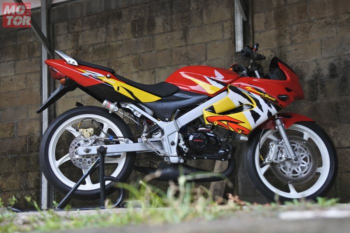 Proses restorasi Honda LS125 ini memakan waktu lama karena ketersediaan part originalnya.