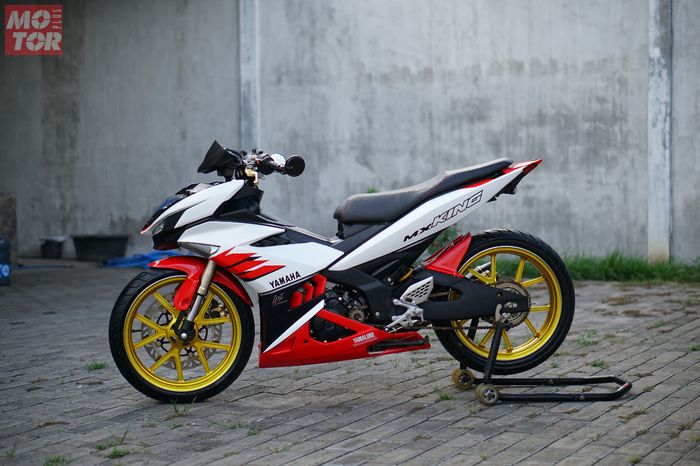 Anak Lama Pasti Paham Modifikasi Yamaha Mx King 150 Ala X1r Semua Halaman Motorplus Lampu depan memiliki karakter yang menonjol dengan lingkaran besar yang ada pada posisi tengah menjadikan lampu terlihat mewah. modifikasi yamaha mx king 150 ala x1r