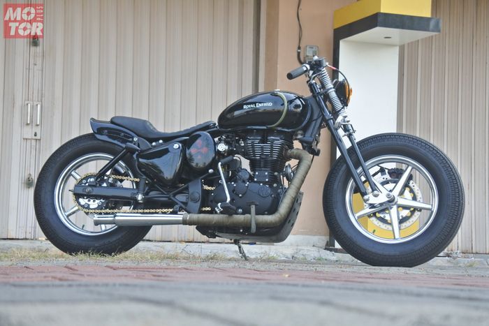 Modifikasi Royal Enfield Classic 500 Custom Bergaya Old School Bobber Motorplus