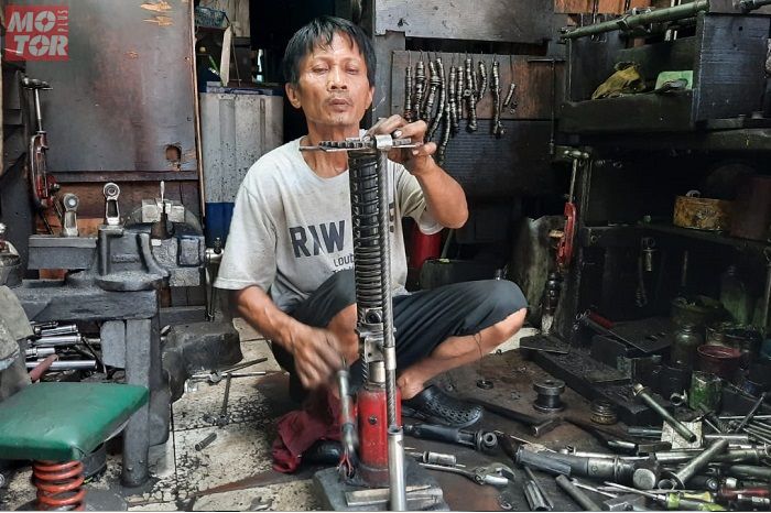 Bengkel servis sokbreker motor di Bekasi, Rokhman Service Sokbreker Motor