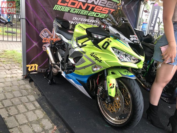 Modifikasi Motor Kawasaki Ninja ZX-6R 636, Full Aksesoris Menggoda
