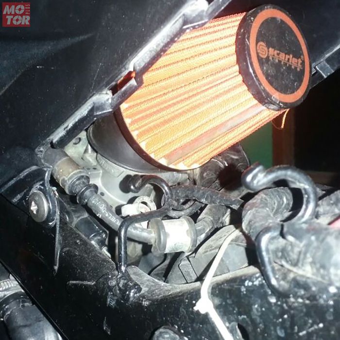 Pasang filter variasi karena box udara standar enggak muat