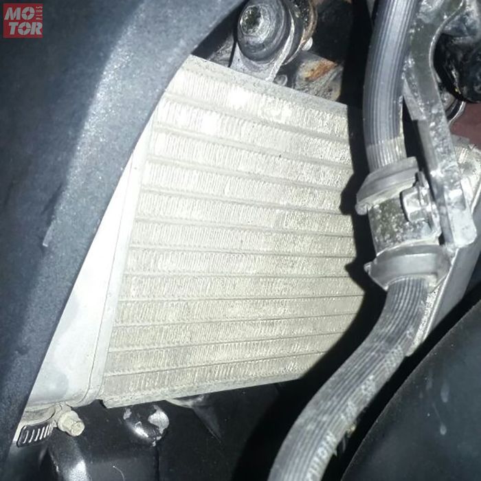 Pakai radiator standar CBR250R gak muat