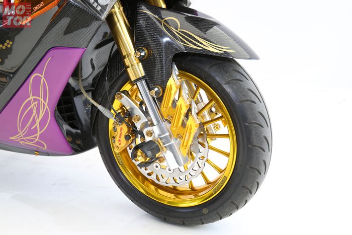 Aplikasi Perpaduan  Warna  Emas dan  Ungu  Yamaha NMAX Ini 