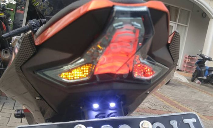 Cara Bikin Buritan Motor Lebih Simpel Pasang Stoplamp  3  