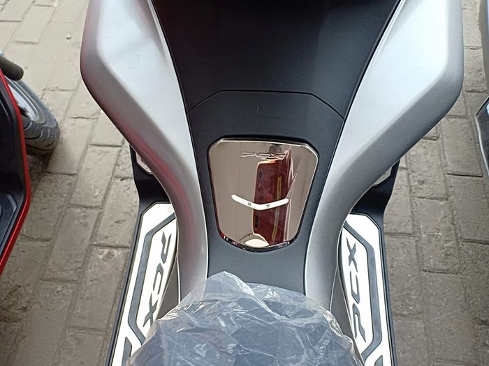 Beda Honda PCX ABS Bukan Cuma Stiker Tapi Ada Part Lain 