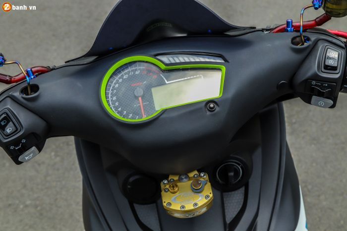 Speedometernya diganti dengan merek Koso.