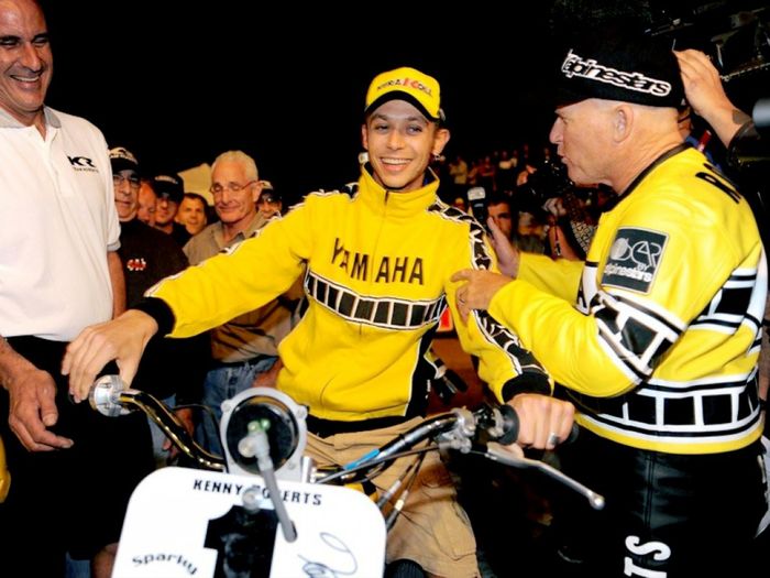 Valentino Rossi dan Kenny Roberts Sr ketika di salah satu acara flat track di Amerika