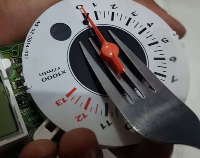 Cuma Modal Garpu Makan, Speedometer Analog Ngaco Bisa 