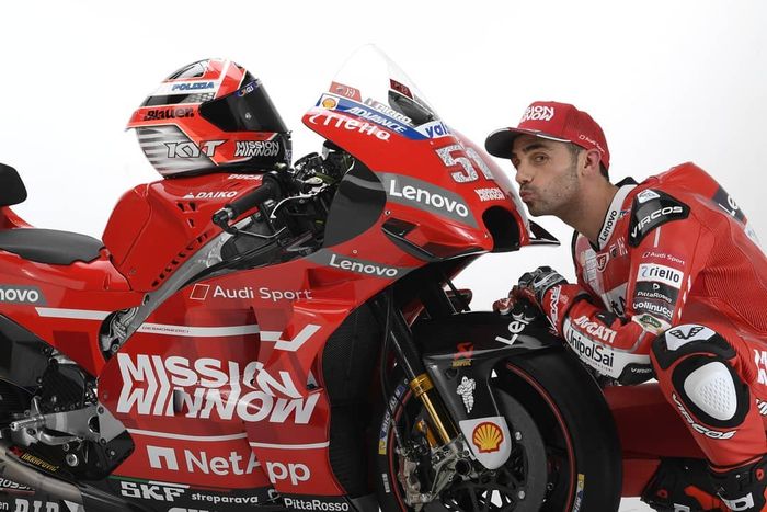 Michele Pirro, test rider tim Ducati pabrikan, dipercaya melakuka uji coba motor MotoGP Ducati untuk menghadapi ronde 6 di sirkuit Mugello