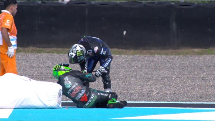 Maverick Vinales menghampiri Franco Morbidelli yang menyodokknya saat raceday MotoGP Argentina (2/4/2019) lalu