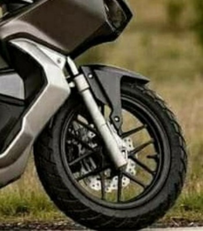 Sokbreker depan teleskopik dan ban dual purpose
(ISTIMEWA)