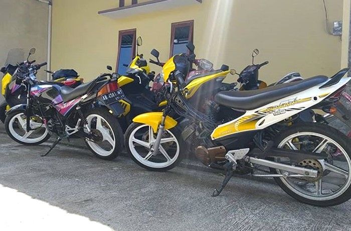 Aji VAS dan koleksi motor 2-tak langka seperti Modenas Dinamik