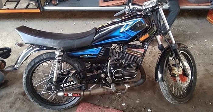Sepeda motor yang ditendang polisi
