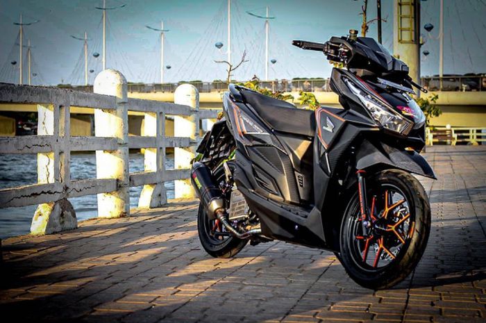 Hedon! Modifikasi Honda Vario 150 Berbaju Full Karbon Tampil Mewah