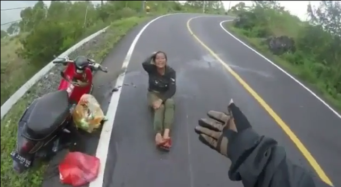 Korban tabrakan motor wanita