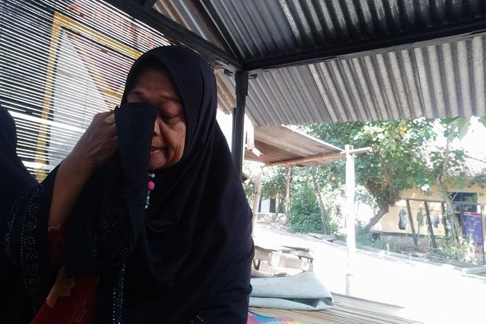 Ibu Kalsum merasa sedih mau dipenjarakan anaknya