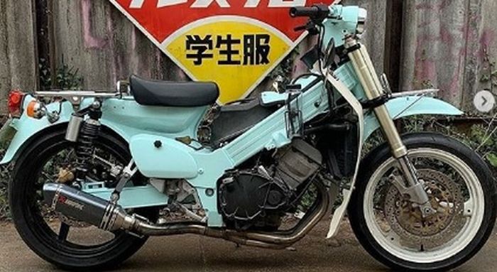 Honda C70 gendong mesin moge 4 silinder