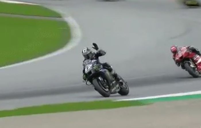 MotoGP Styria 2020, Maverick Vinales beri tanda ini ternyata tanda motornya bermasalah.