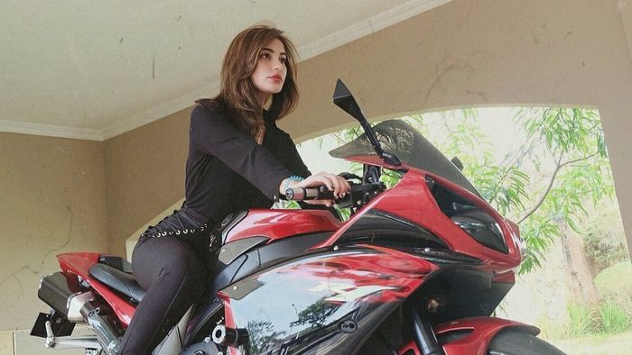 Potret Istri Jerinx Sid Nora Alexandra Di Atas Moge Bikin Melotot Semua Halaman Gridmotor Id