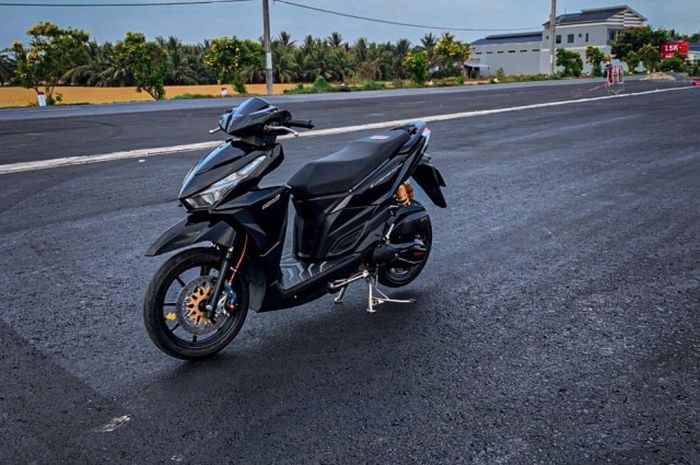 Modifikasi Honda Vario 150, Kelir Bodi Hitam, Fokus Ubahan Kaki-Kaki - Motorplus