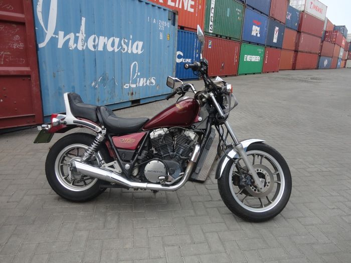 Honda nv 750 custom